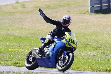 Icon Motorradfahrer winkt